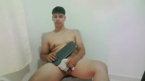 Snapshot of zeus_183 chatting on July 26, 3:47 am zeus_183 online show from July 26, 3:47 am