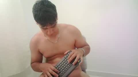 Snapshot of zeus_183 chatting on July 26, 3:52 pm zeus_183 online show from July 26, 3:52 pm