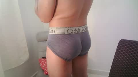 Snapshot of zeus_183 chatting on July 28, 1:54 pm zeus_183 online show from July 28, 1:54 pm