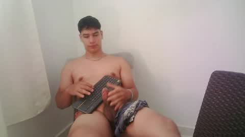 Snapshot of zeus_183 chatting on July 28, 2:35 pm zeus_183 online show from July 28, 2:35 pm