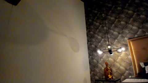 zeus online show from December 1, 5:57 pm