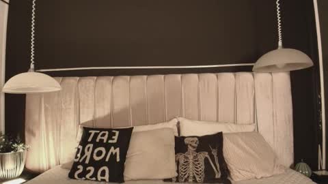 zhally_dee online show from December 18, 7:53 pm