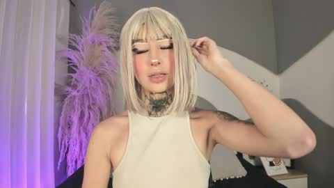 zhally_dee online show from April 29, 11:47 am