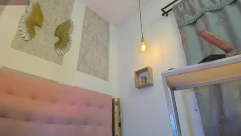 Snapshot of zhamira_21 chatting on October 18, 12:13 am ZHAMIRA ANDRES online show from October 18, 12:13 am