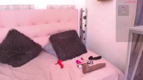 Snapshot of zhamira_21 chatting on June 20, 8:44 pm ZHAMIRA ANDRES online show from June 20, 8:44 pm