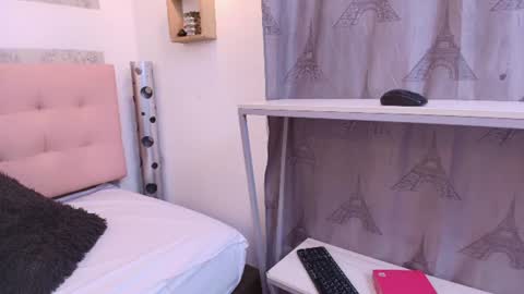 Snapshot of zhamira_21 chatting on June 27, 8:47 pm ZHAMIRA ANDRES online show from June 27, 8:47 pm