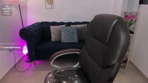 Snapshot of zharaa_fox chatting on May 5, 4:09 am Zhara online show from May 5, 4:09 am
