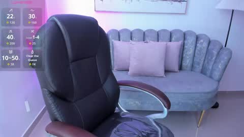 Snapshot of zharaa_fox chatting on May 7, 9:42 pm Zhara online show from May 7, 9:42 pm