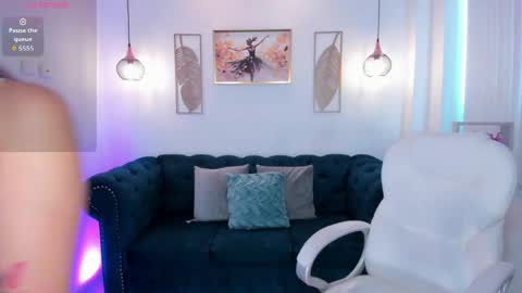 Snapshot of zharaa_fox chatting on May 24, 5:40 pm Zhara online show from May 24, 5:40 pm