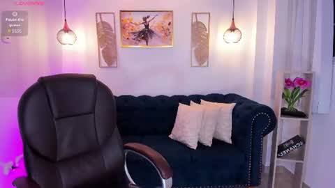 Snapshot of zharaa_fox chatting on July 7, 6:47 am Zhara online show from July 7, 6:47 am