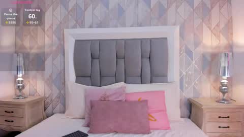 Snapshot of zharia_lux25 chatting on May 15, 11:39 am zharia_lux25 online show from May 15, 11:39 am