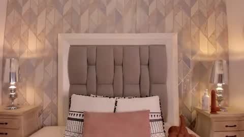 zharia_lux25 online show from August 1, 3:44 pm