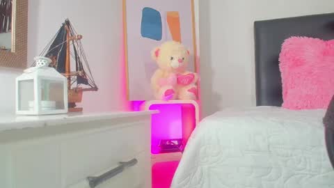 zhia  zeus online show from March 17, 11:52 pm