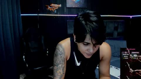 Snapshot of zhoestrong chatting on October 31, 10:00 pm zhoestrong online show from October 31, 10:00 pm