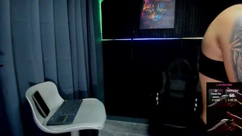 Snapshot of zhoestrong chatting on November 21, 11:25 pm zhoestrong online show from November 21, 11:25 pm