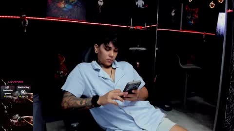 Snapshot of zhoestrong chatting on December 13, 7:53 pm zhoestrong online show from December 13, 7:53 pm