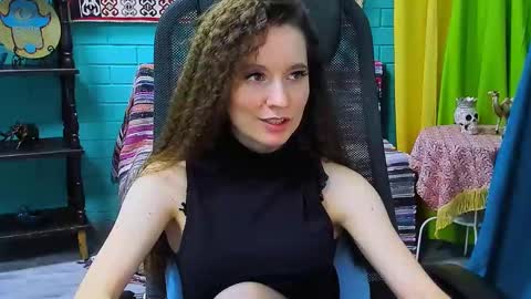 zianichols online show from February 17, 11:23 am