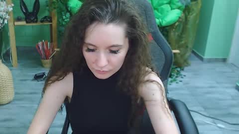 zianichols online show from February 20, 11:43 pm