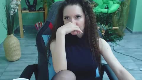 zianichols online show from February 25, 9:13 pm