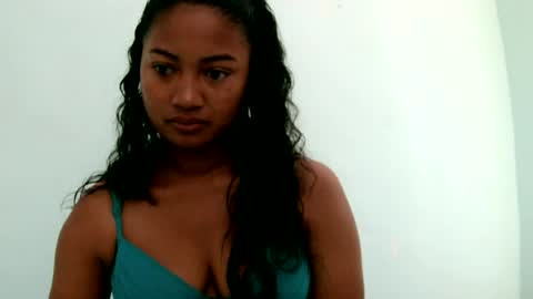Snapshot of zina479102 chatting on June 15, 5:09 am elly online show from June 15, 5:09 am
