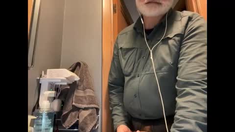 Snapshot of zinger283069 chatting on November 5, 12:21 am zinger283069 online show from November 5, 12:21 am