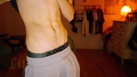 Snapshot of zipdown_ chatting on March 8, 5:44 am zipdown online show from March 8, 5:44 am