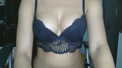 Snapshot of ziyaa_1 chatting on December 17, 6:41 am Ziyaa online show from December 17, 6:41 am