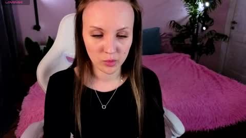 Zlata  Mon Tue Thu Fri Sun Sa GMT 3 0000pm - 0600pm  online show from April 25, 1:41 pm