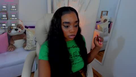 Snapshot of zobe_love chatting on January 18, 12:57 am Zobe Love online show from January 18, 12:57 am