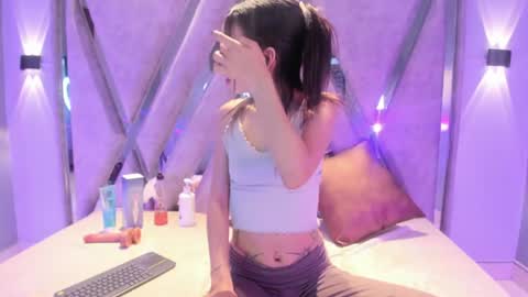 Snapshot of zoe_444_ chatting on July 27, 9:55 pm Zoe online show from July 27, 9:55 pm