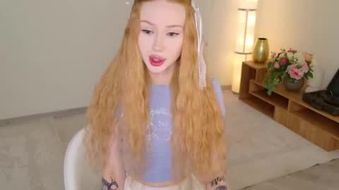 Im Zoe online show from February 5, 2:33 pm