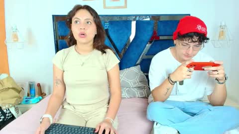 Snapshot of zoe_and_dylan_ chatting on December 15, 12:09 pm Zoe and dylan online show from December 15, 12:09 pm