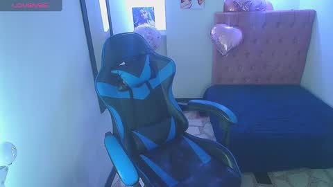 Snapshot of zoe_connor19 chatting on February 9, 2:49 am Z O E online show from February 9, 2:49 am