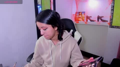 Snapshot of zoe_connor19 chatting on November 6, 6:53 pm Z O E online show from November 6, 6:53 pm