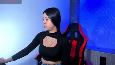 Snapshot of zoe_connor19 chatting on November 20, 7:46 pm Z O E online show from November 20, 7:46 pm