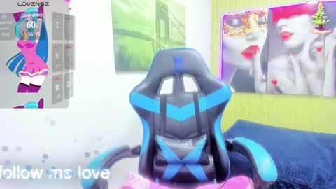 Snapshot of zoe_connor19 chatting on December 4, 9:56 pm Z O E online show from December 4, 9:56 pm