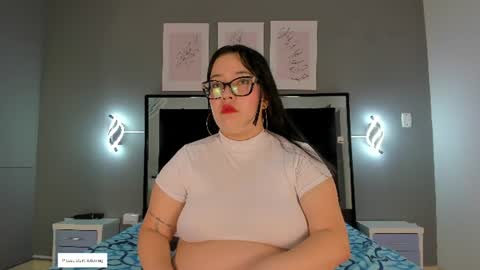 zoe_curvyy online show from June 17, 12:18 pm