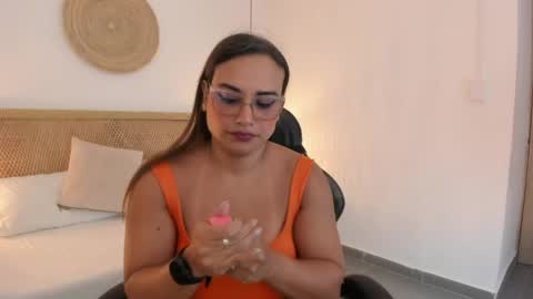 Snapshot of zoe_danae_ chatting on June 2, 12:29 pm Zoe online show from June 2, 12:29 pm