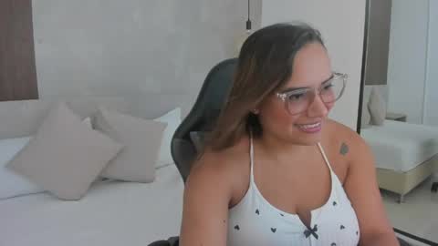 Snapshot of zoe_danae_ chatting on June 3, 2:33 pm Zoe online show from June 3, 2:33 pm