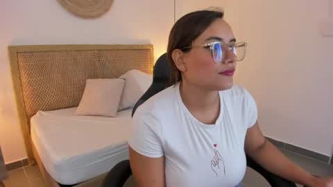 Snapshot of zoe_danae_ chatting on June 10, 4:17 pm Zoe online show from June 10, 4:17 pm