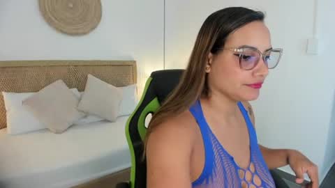 Snapshot of zoe_danae_ chatting on June 17, 12:29 pm Zoe online show from June 17, 12:29 pm