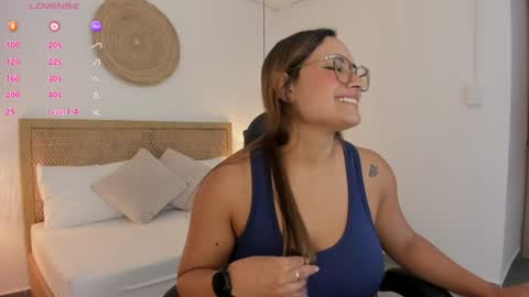 Snapshot of zoe_danae_ chatting on July 17, 12:12 pm Zoe online show from July 17, 12:12 pm