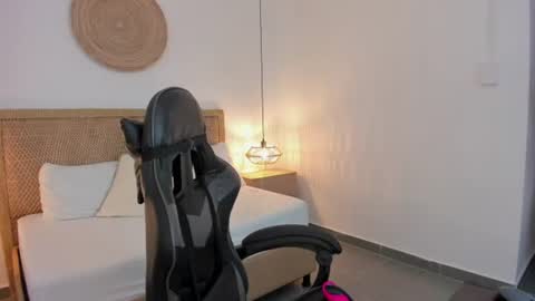 Snapshot of zoe_danae_ chatting on July 28, 2:24 pm Zoe online show from July 28, 2:24 pm