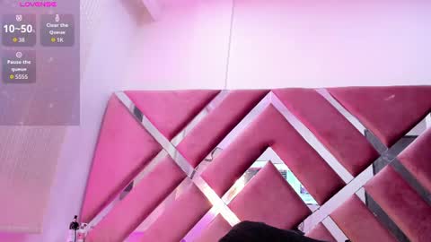 zoe_evaanss_ online show from June 17, 7:15 pm