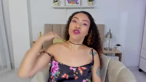 Zoe Gruber online show from July 8, 12:15 am