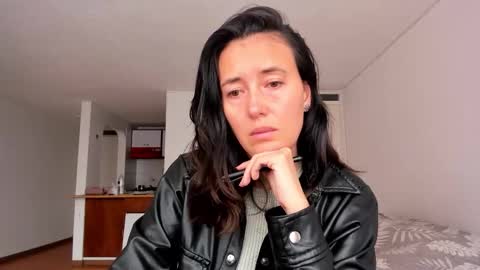 Snapshot of zoe_jeane_beker chatting on December 16, 6:46 pm ZOE online show from December 16, 6:46 pm