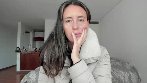 ZOE online show from April 28, 9:53 pm