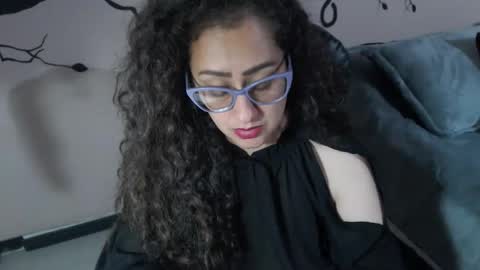 Zoe Koller online show from October 3, 10:45 am