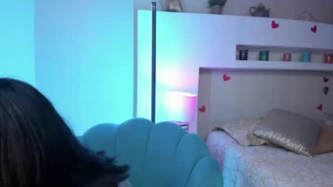 Zoe Lynch online show from June 9, 12:06 pm