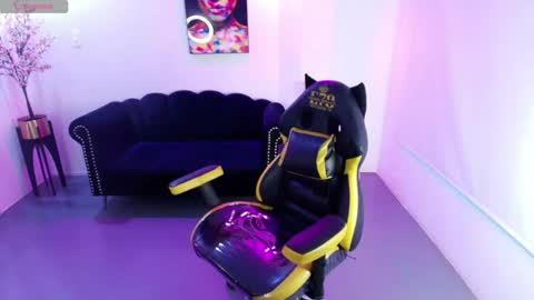 zoe  online show from May 9, 12:32 pm